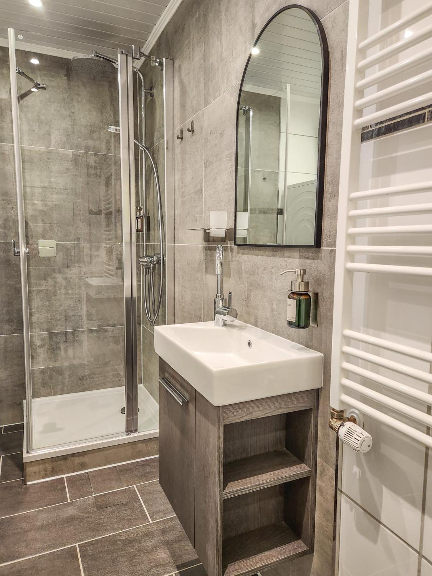 Geli Homes: Cozy 2-Bedroom with Premium Amenities Luenen Exterior photo